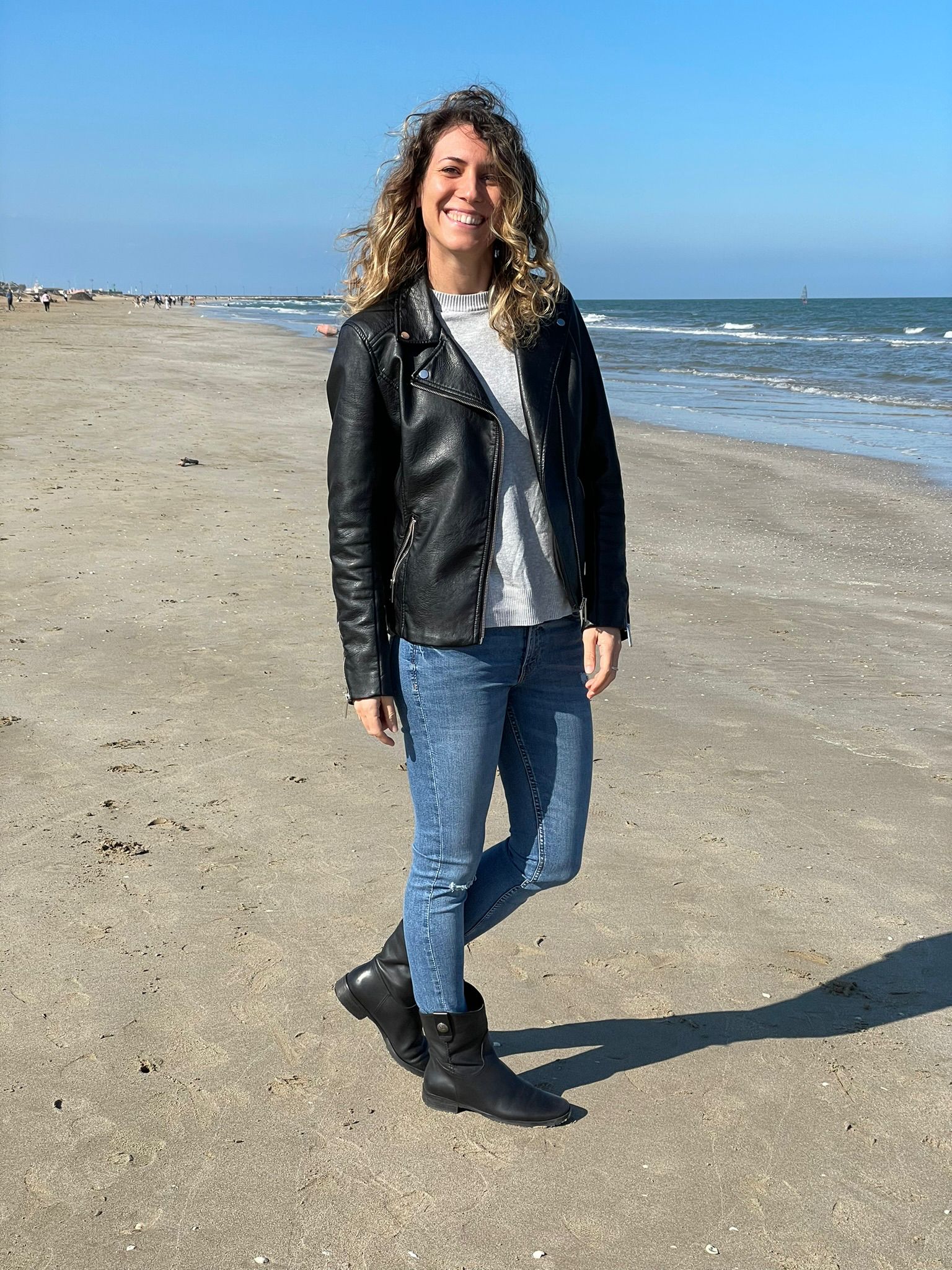 Lara Bernardi sulla spiaggia